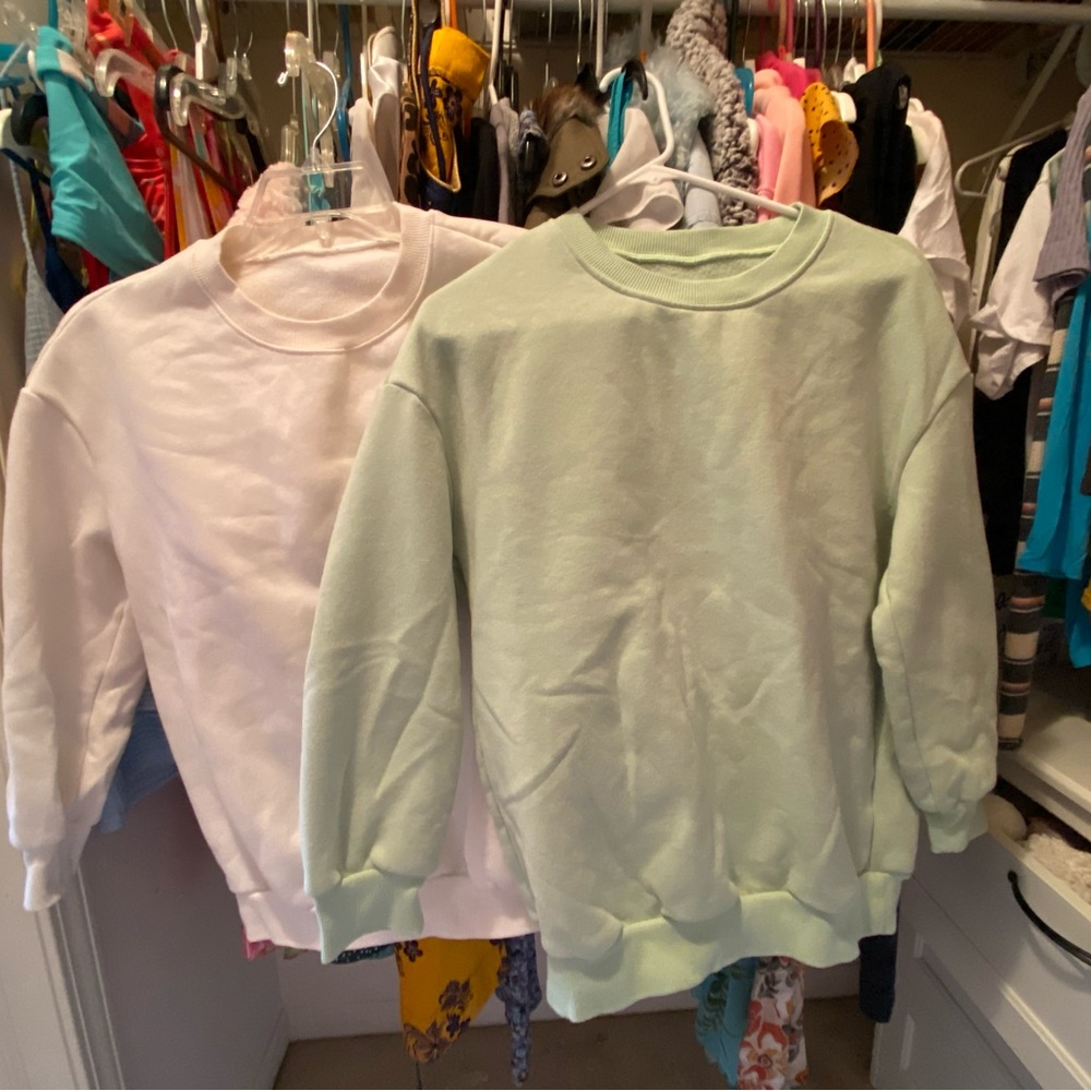 Bundle of two crew necks